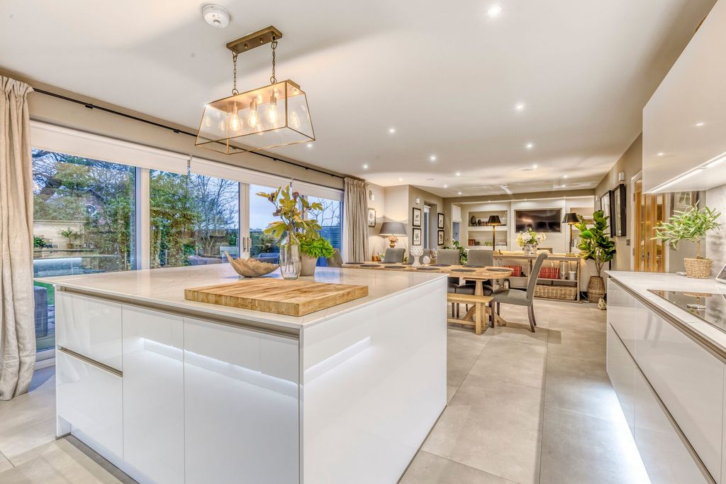 Property photo 2 of 62