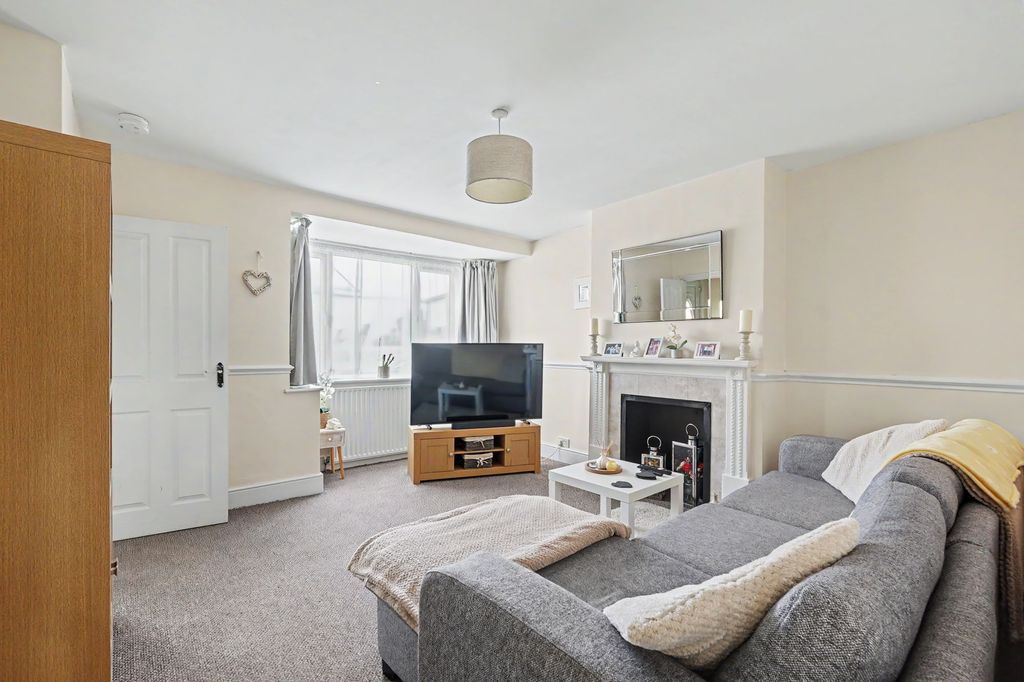 Property photo 2 of 20