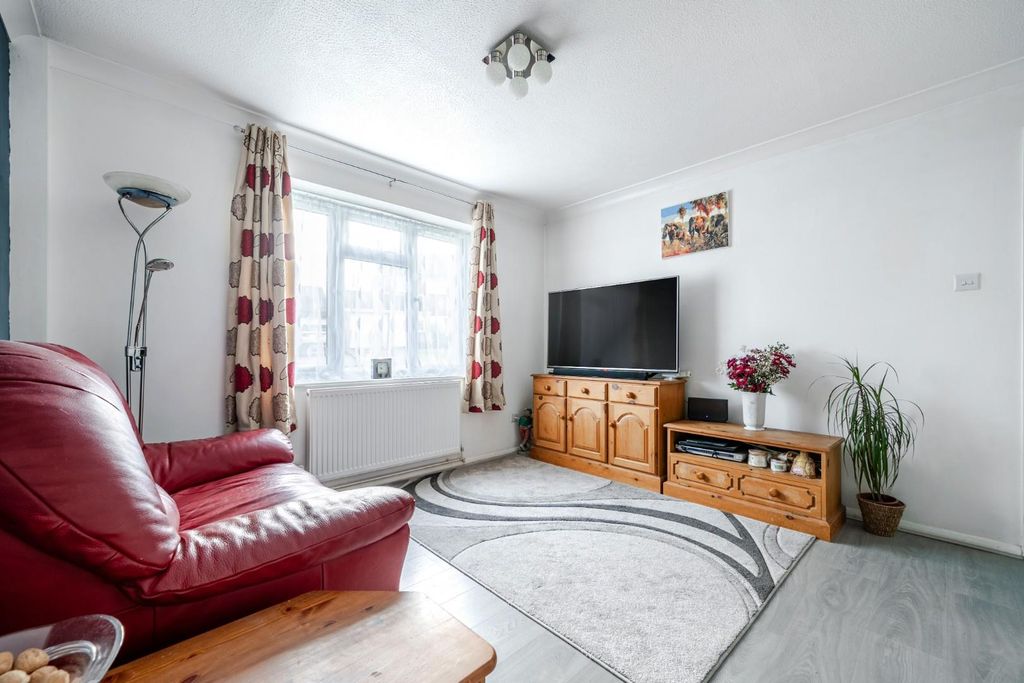 Property photo 2 of 14 1386471-4-69306d4Bcf9Fa.Jpg