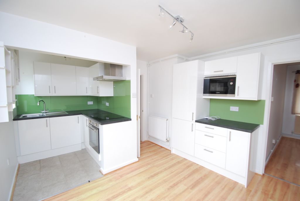 Property photo 3 of 10 Kitchen