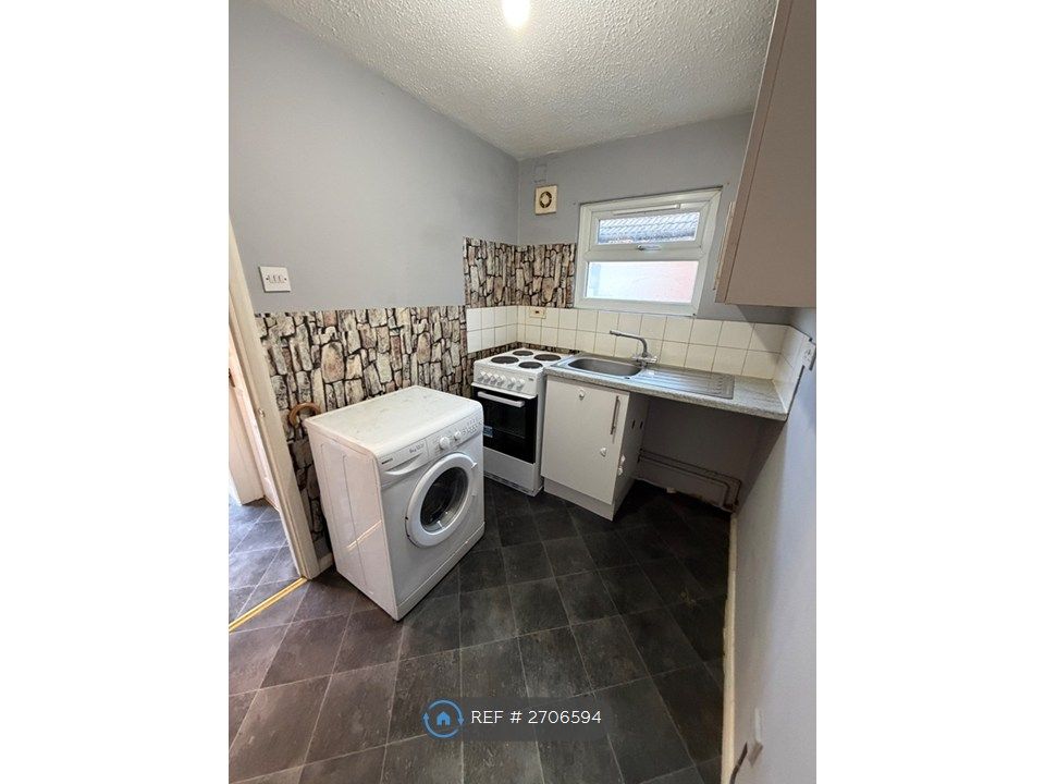 Property photo 2 of 5 Kitchen