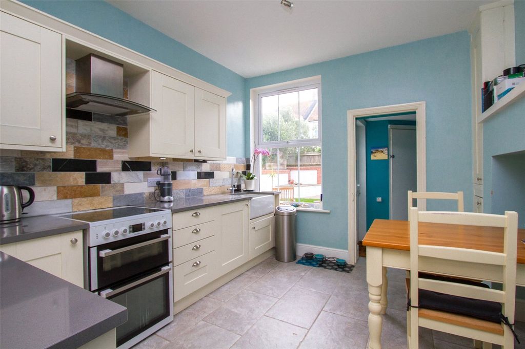 Property photo 2 of 11 Picture No. 12