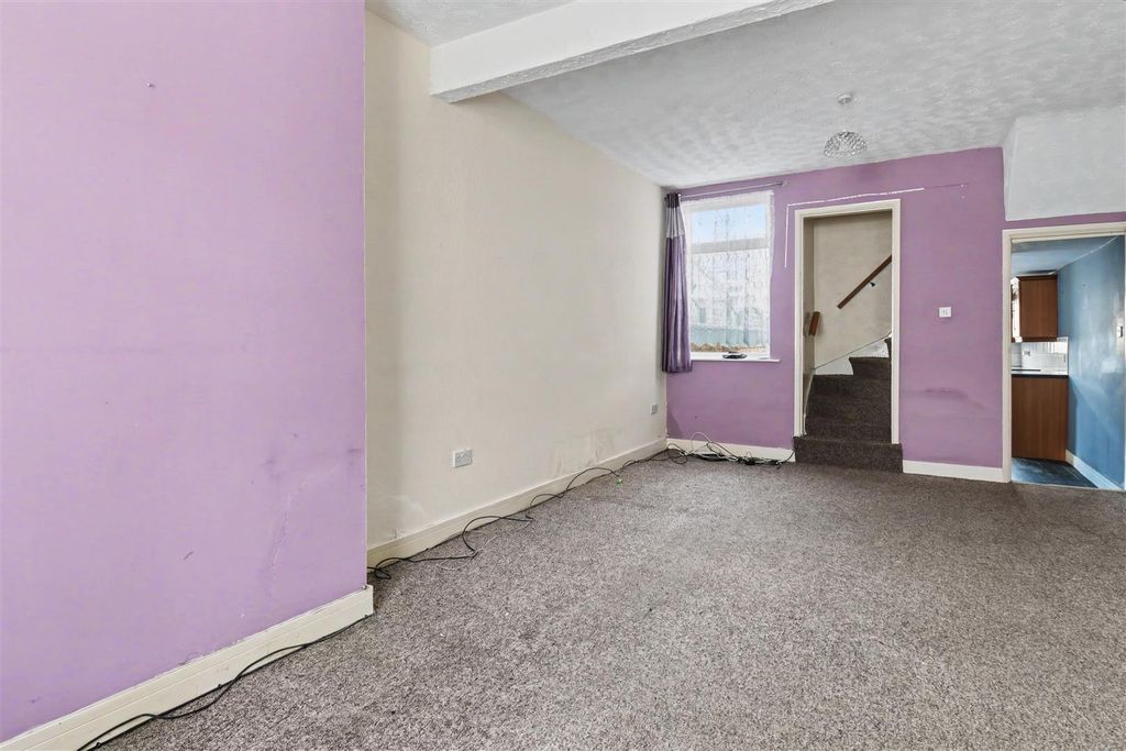 Property photo 2 of 7 Lounge