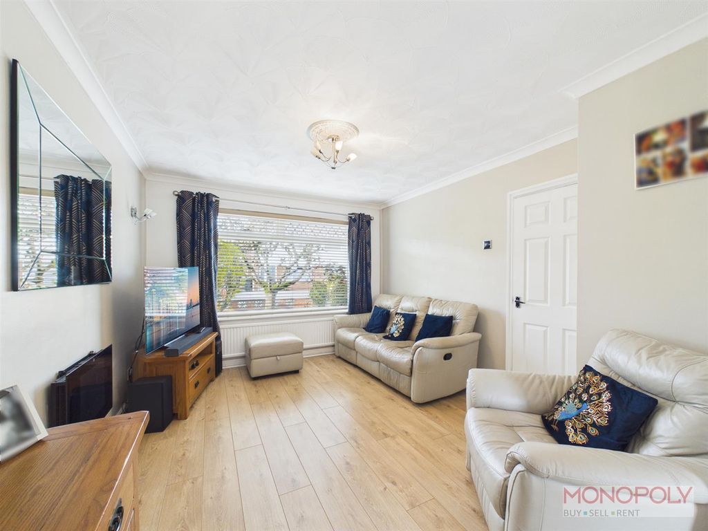 Property photo 2 of 27 Lounge