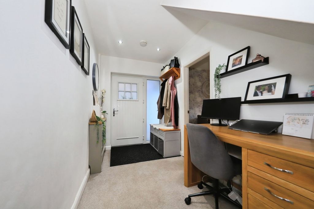 Property photo 2 of 17 Photo