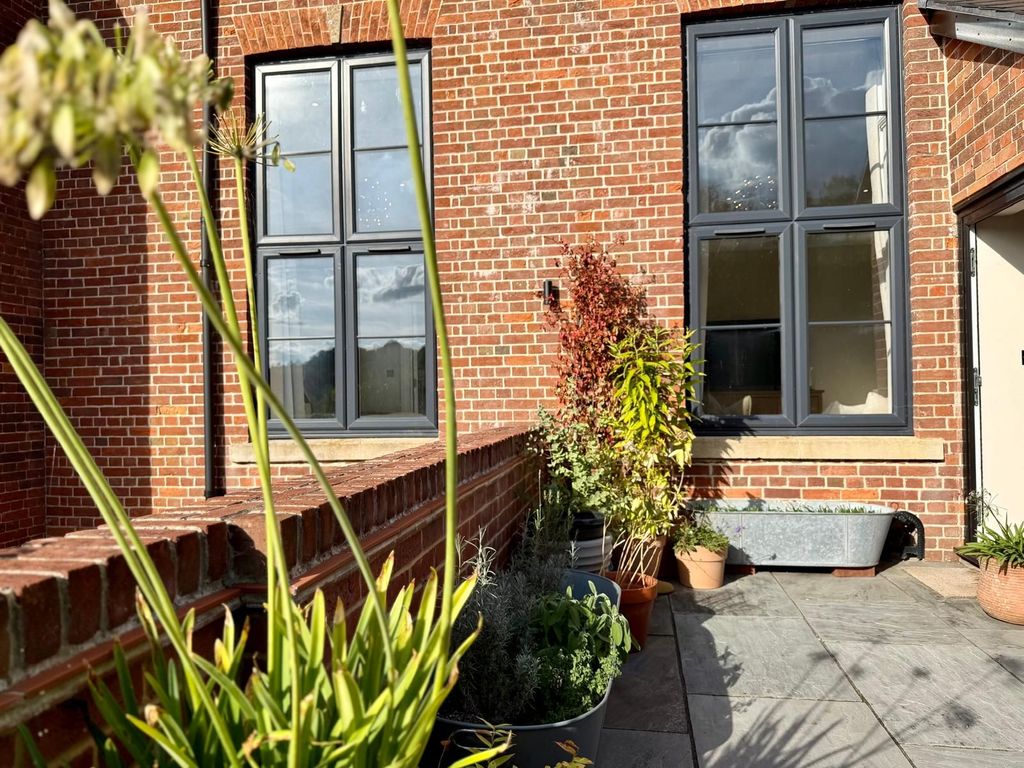 Property photo 2 of 26