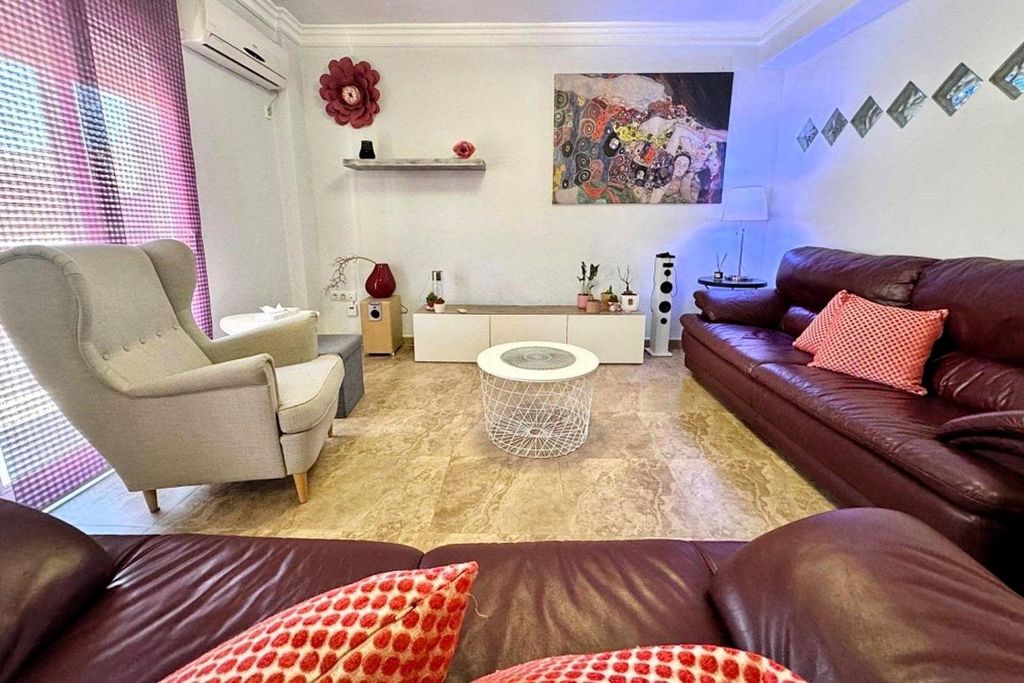 Property photo 2 of 31
