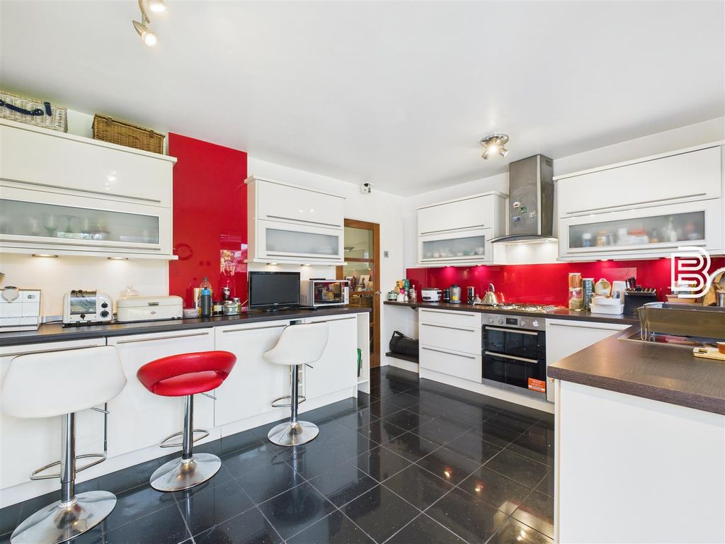 Property photo 3 of 26 Cam03787G0-Pr0107-Still019.Jpg