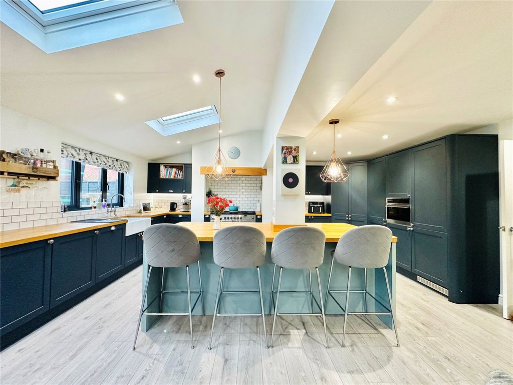 Property photo 3 of 19 Picture No. 25