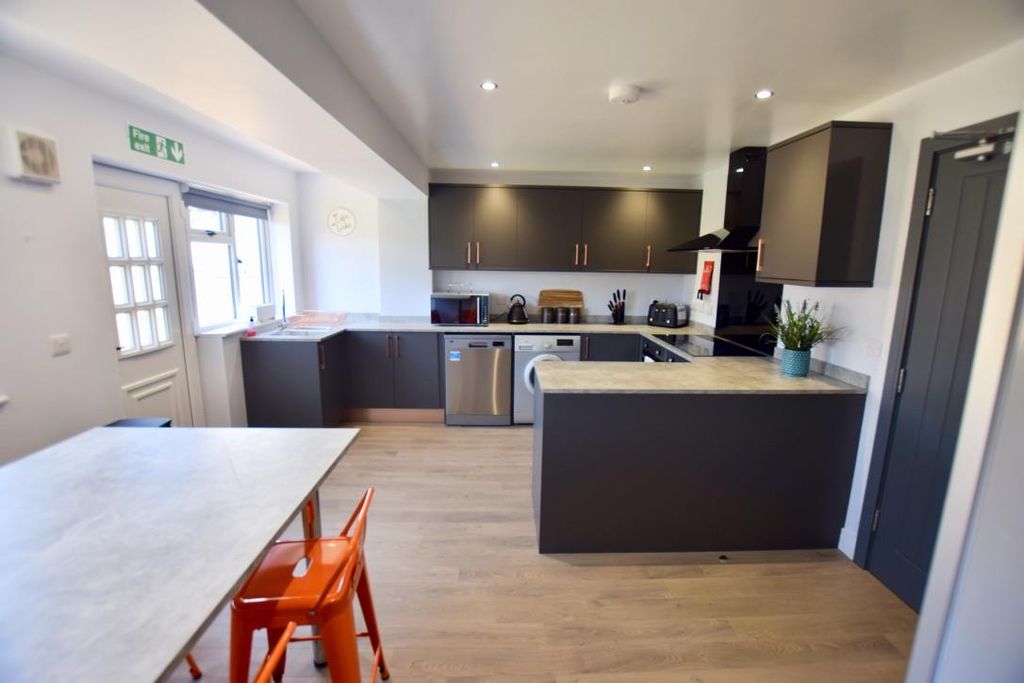 Property photo 2 of 5 Communal Kitchen