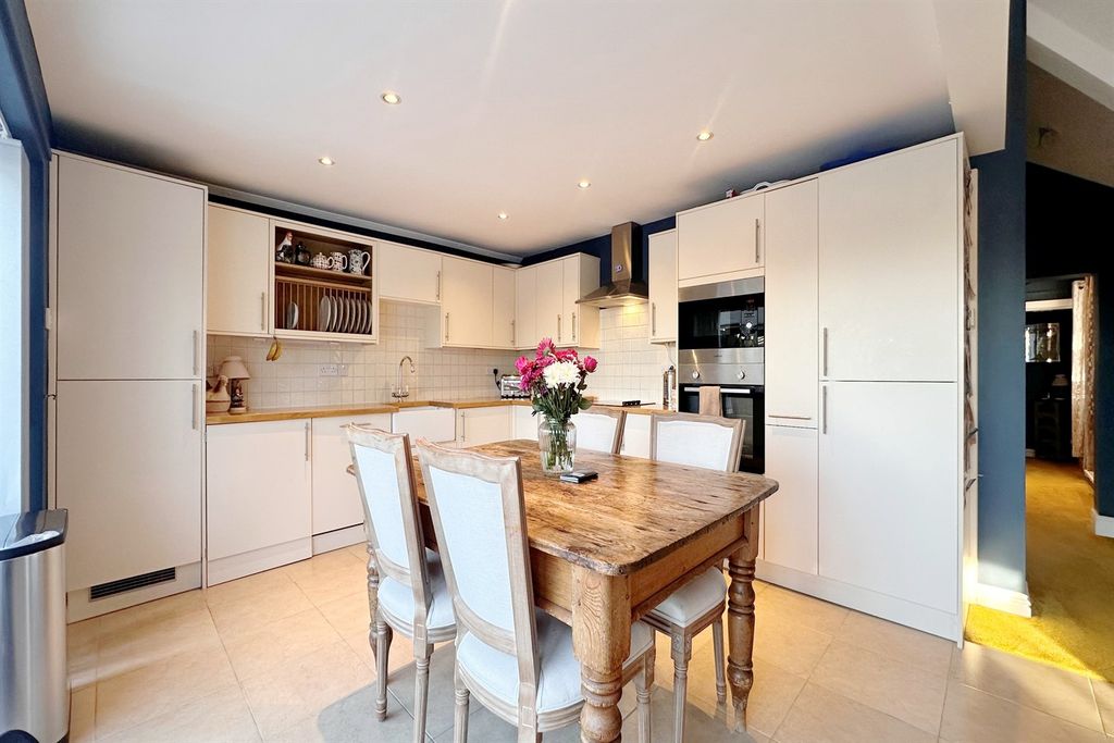 Property photo 3 of 13 Kitchen