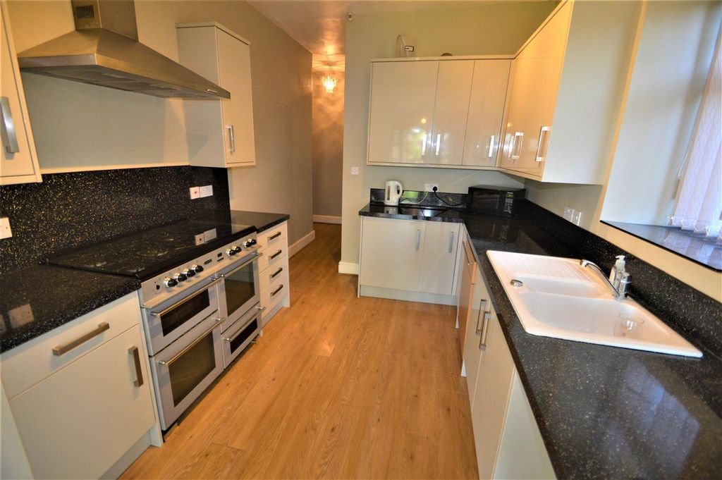 Property photo 1 of 3 Kitchen