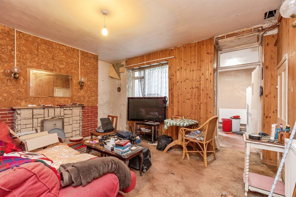 Property photo 3 of 12