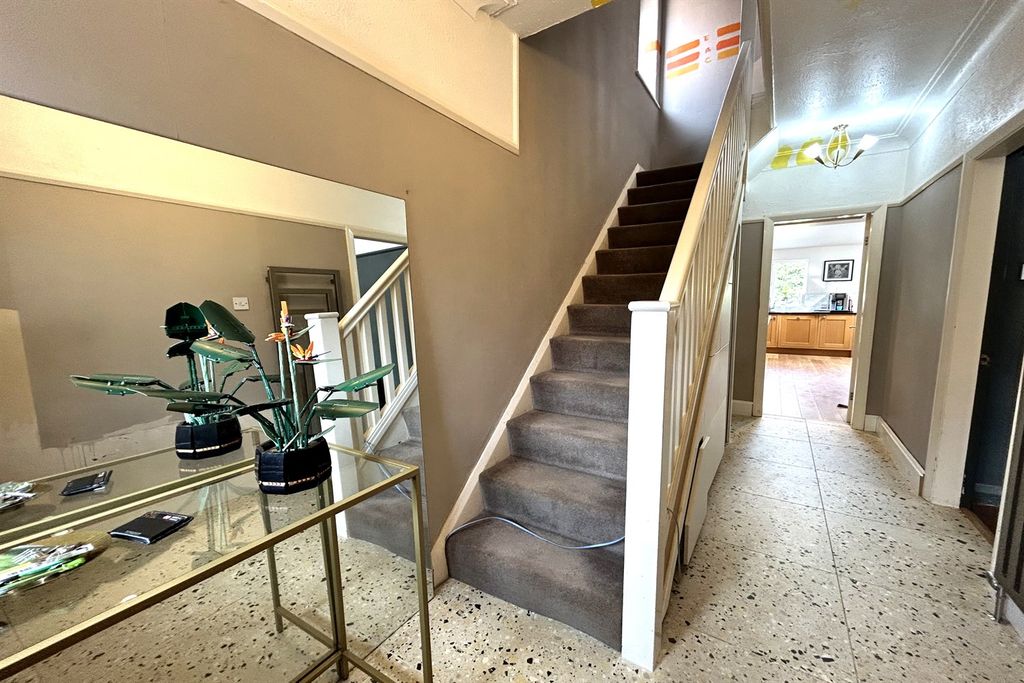 Property photo 2 of 20 Entrance Hall