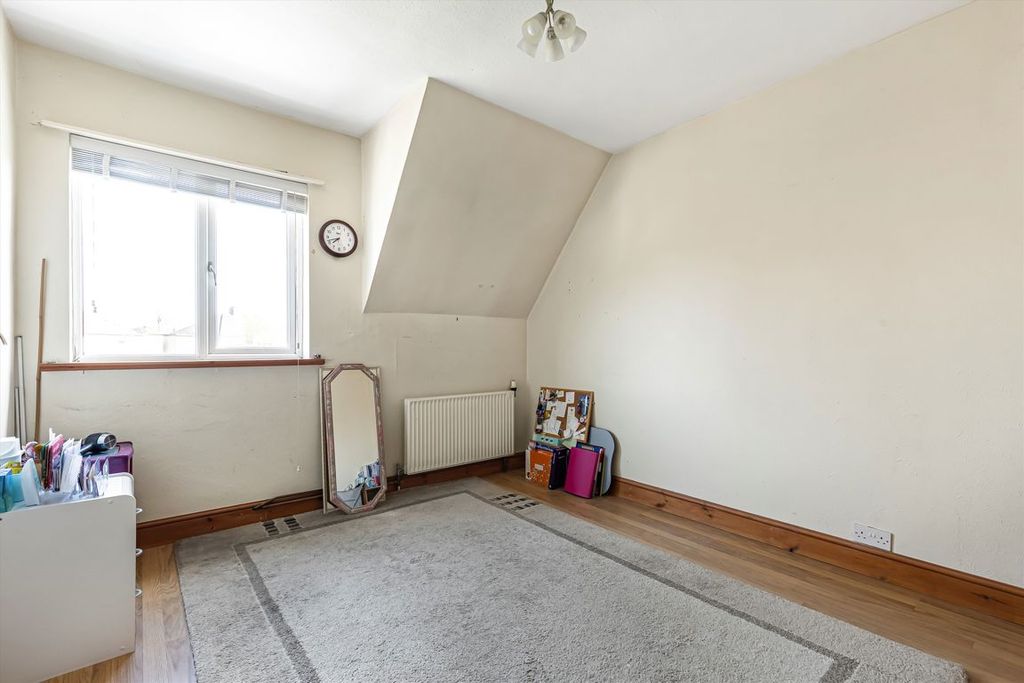 Additional image 6 of 3 bed semi-detached house for saleQueens Avenue, Hanworth TW13