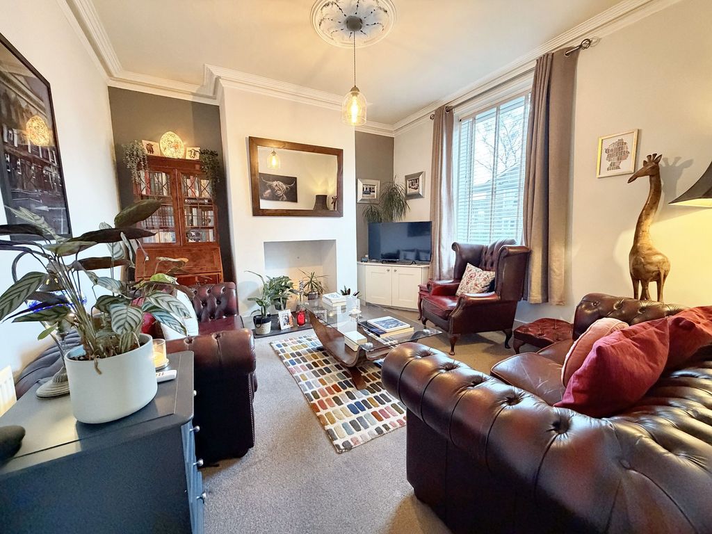 Property photo 2 of 12 Lounge