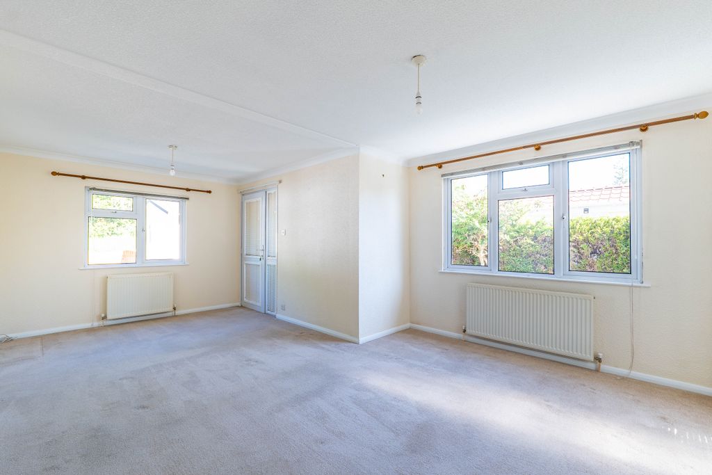Property photo 3 of 11 Living/Dining Room