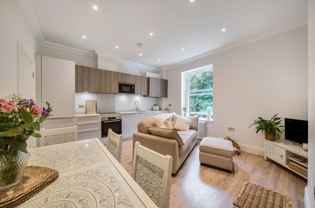 Property photo 2 of 16 1302105-13-683Edd...