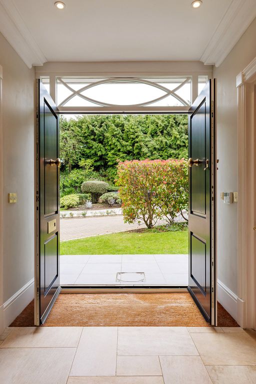 Property photo 3 of 33 Entrance