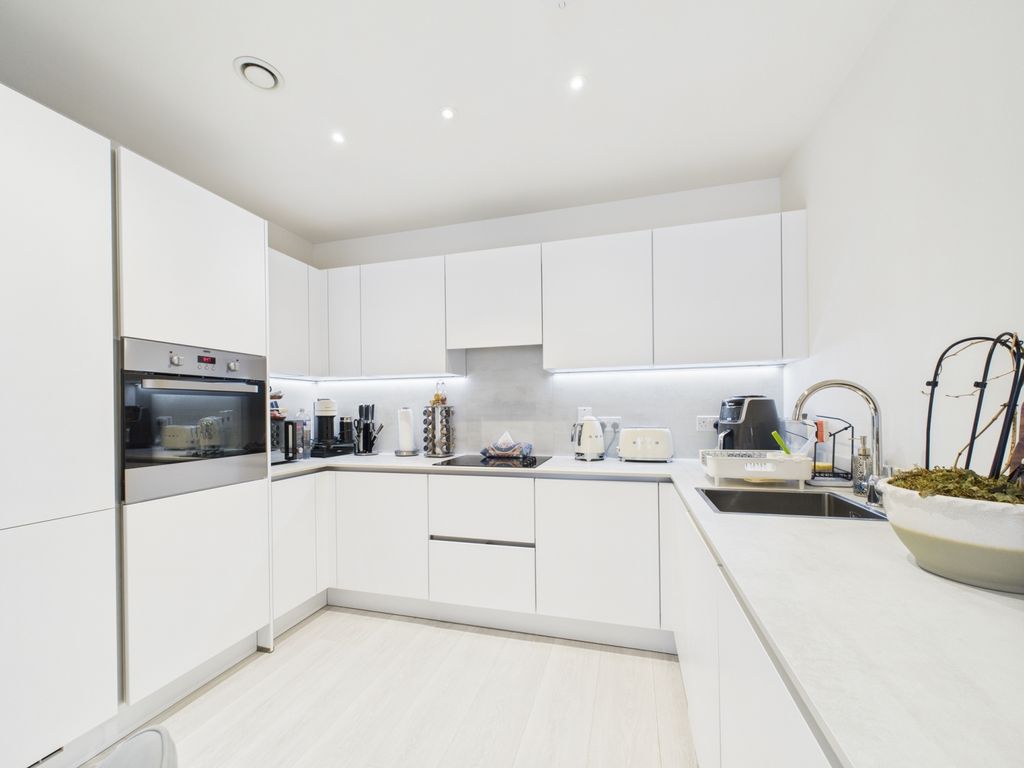 Property photo 3 of 9 Cam03750G0-Pr0085-Still012