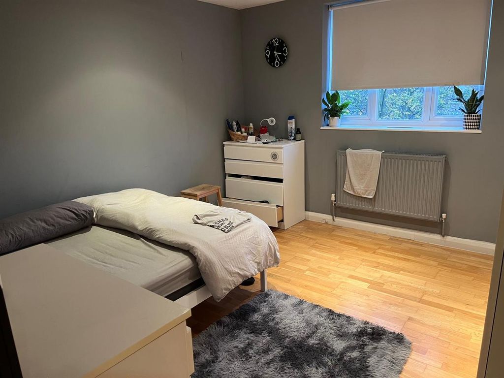 Property photo 3 of 9 Atkinson House Eden Harper Sw11.Jpg