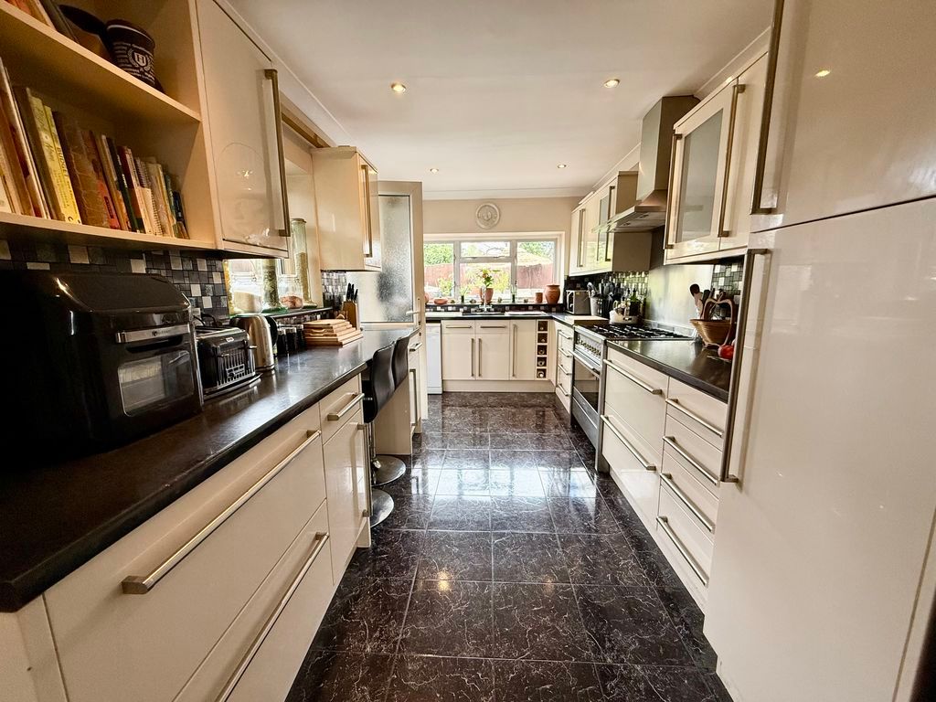 Property photo 3 of 26 Kitchen