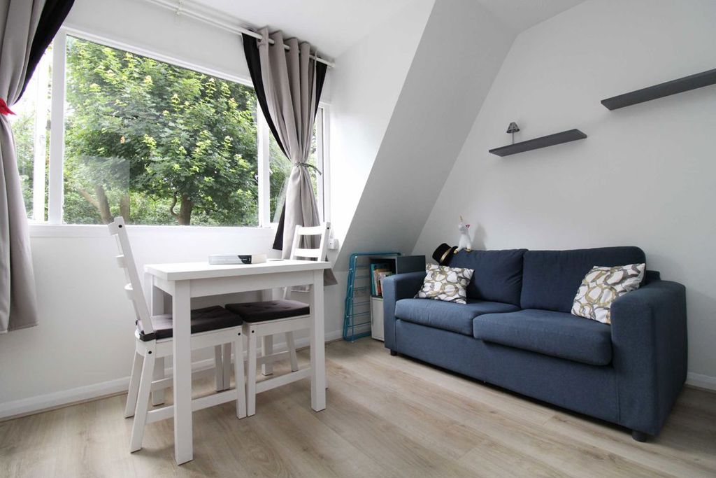 Property photo 3 of 5