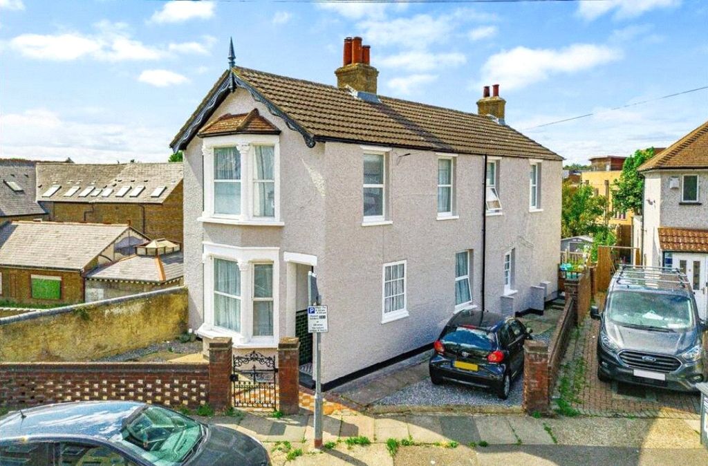 Property photo 1 of 18 External