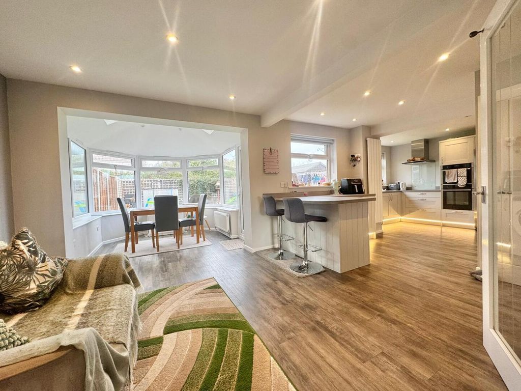 Property photo 2 of 21 Kitchen