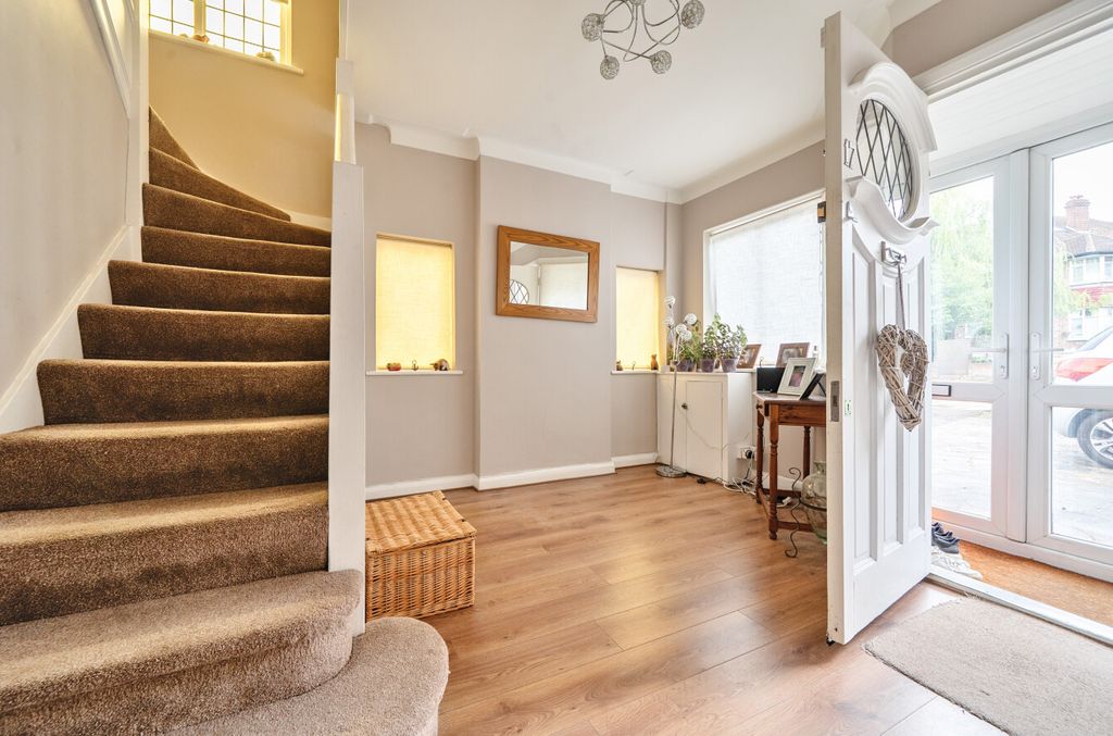 Property photo 2 of 19 1319909-15-68792c...