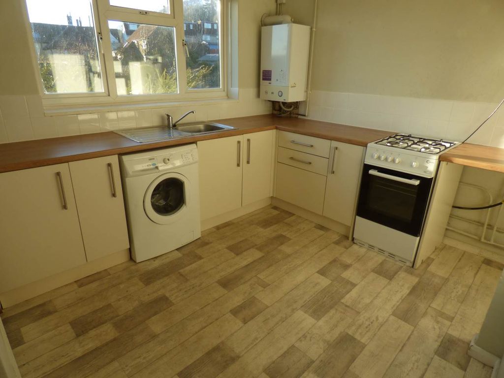 Property photo 2 of 9 Kitchen