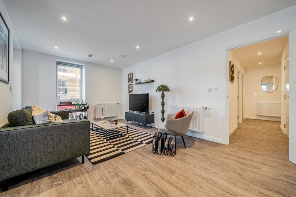 Property photo 2 of 14 1453400-3-69F338c...