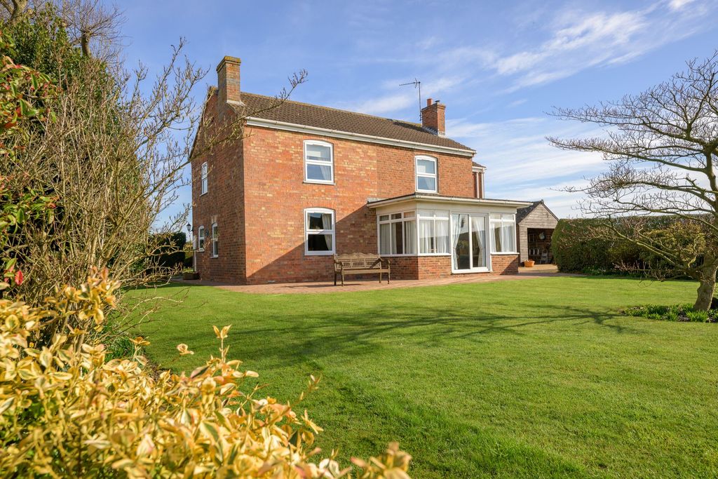 Property photo 1 of 41