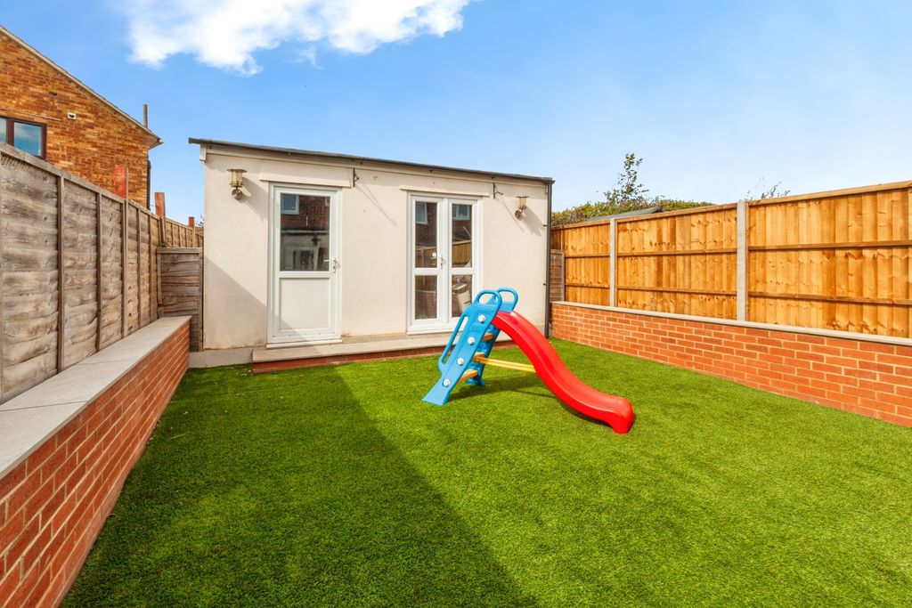 Property photo 2 of 19 Garden