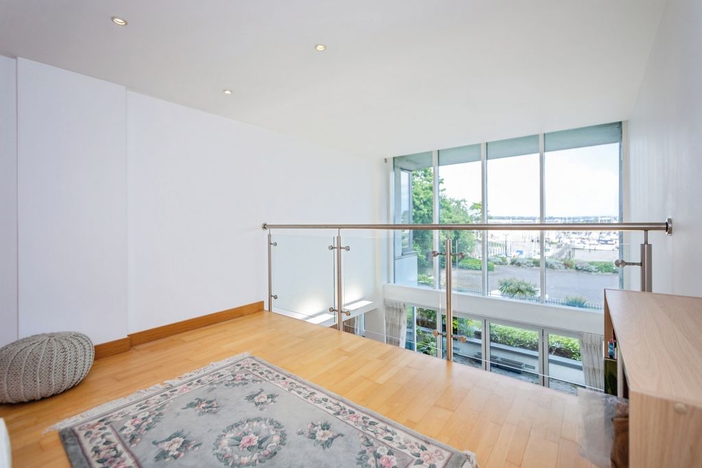 Property photo 3 of 12 Mez