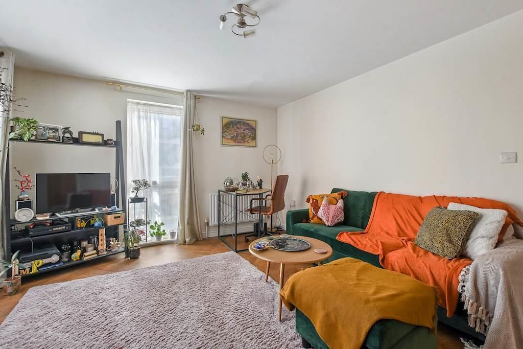 Property photo 3 of 9 3 Lounge.Jpeg