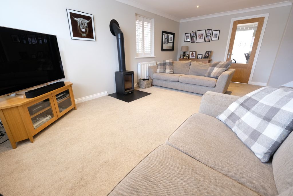 Property photo 2 of 16 Sitting Room