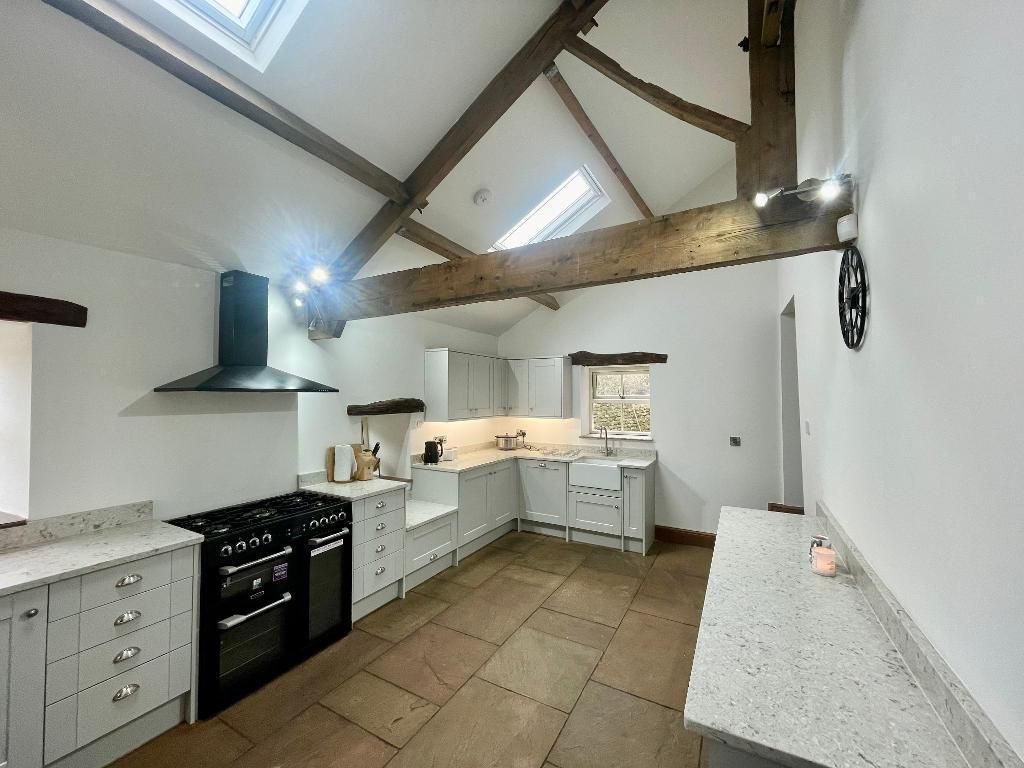 Property photo 3 of 19 Kitchen