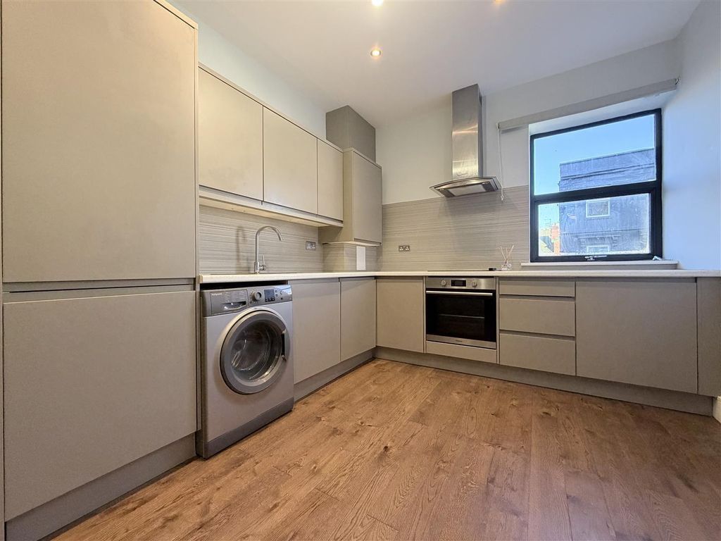 Property photo 2 of 9 Kitchen