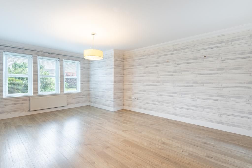 Property photo 2 of 17 Cup1492Seg Living Room.Jpg