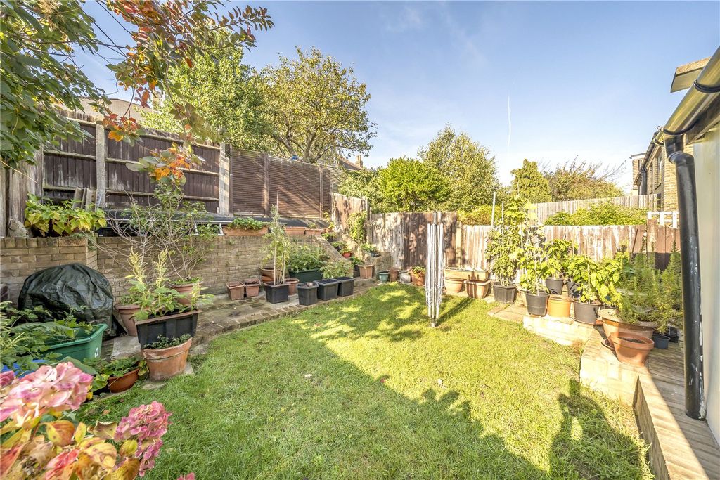 Property photo 2 of 11 Picture No. 12