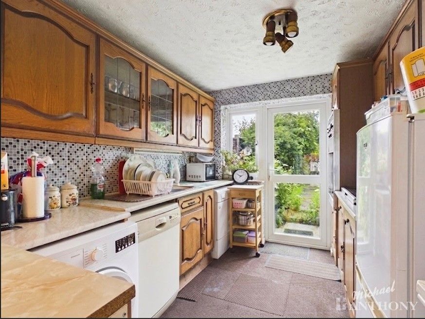 Property photo 3 of 14 Kitchen