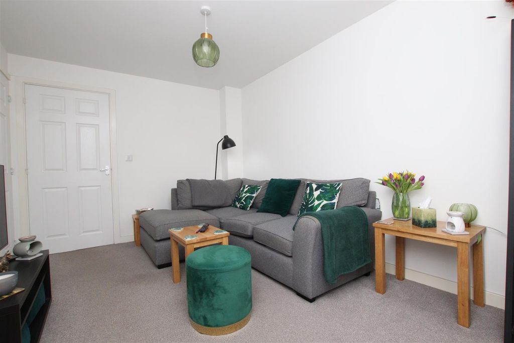 Property photo 2 of 13 Living Room..Jpg