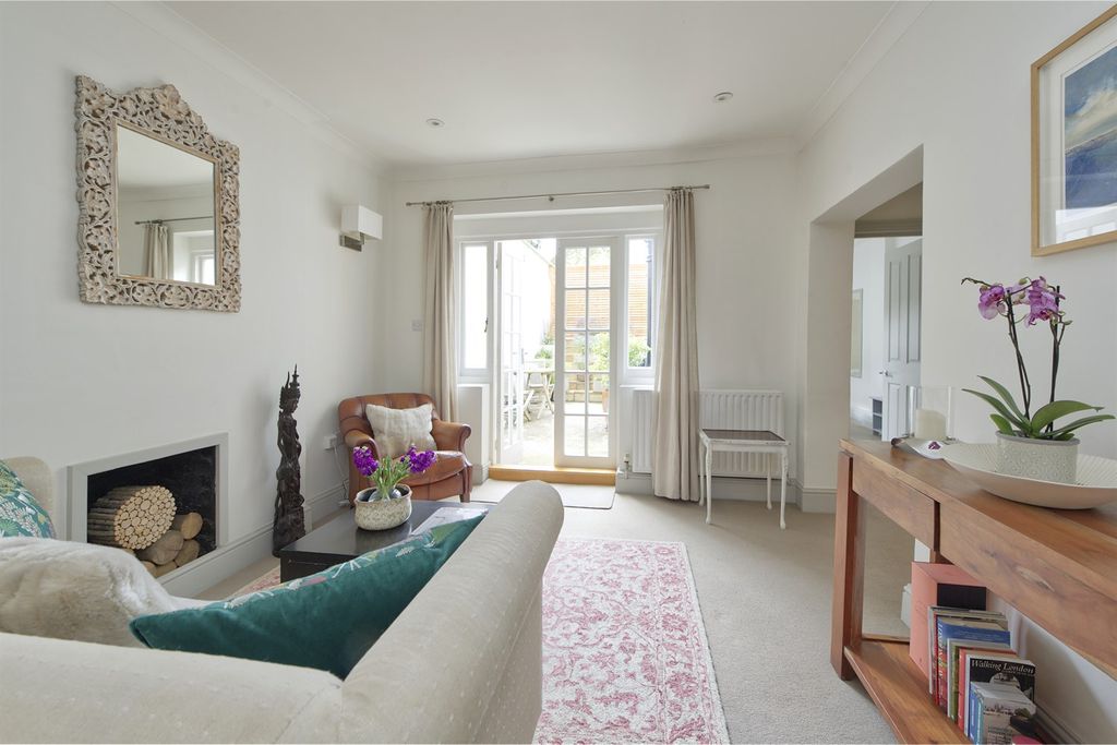 Property photo 1 of 7 (Main)