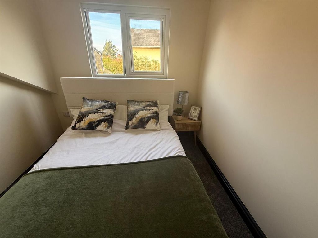 Property photo 2 of 6 Room 3 1.Jpeg