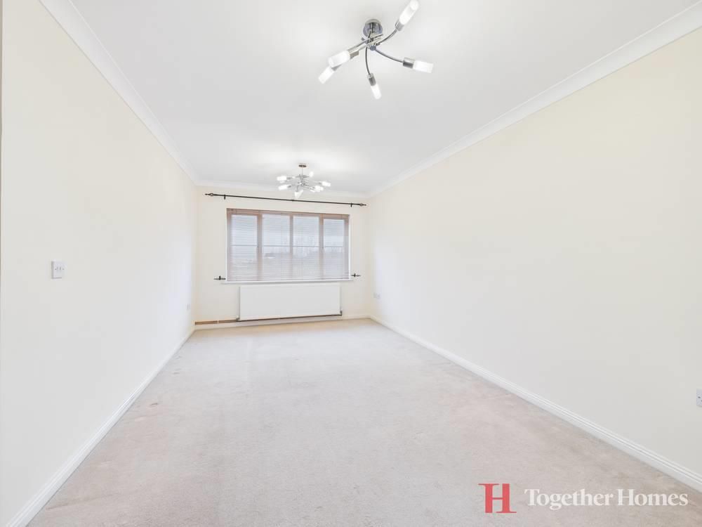 Property photo 3 of 8 Lounge