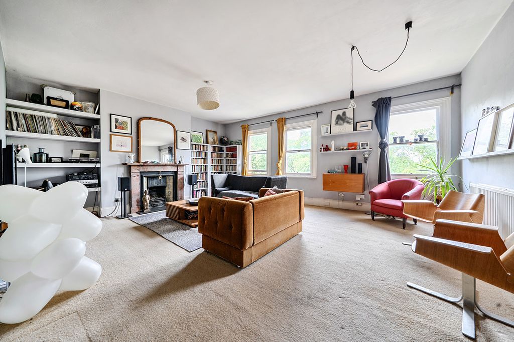 Property photo 2 of 19
