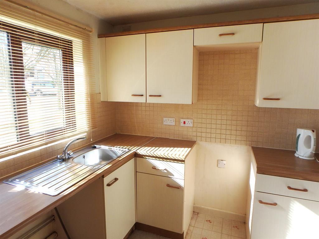 Property photo 3 of 6 Kitchen