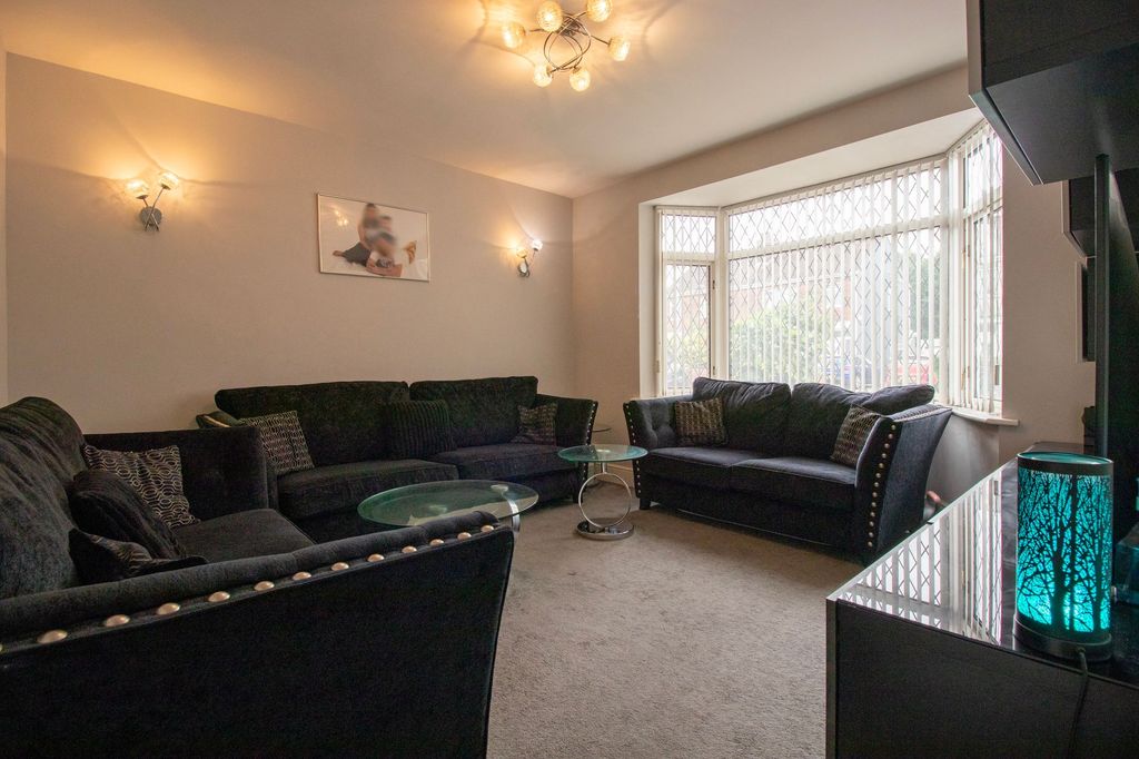 Property photo 3 of 32