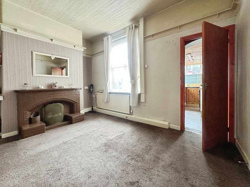 Property photo 3 of 10 Dining Room